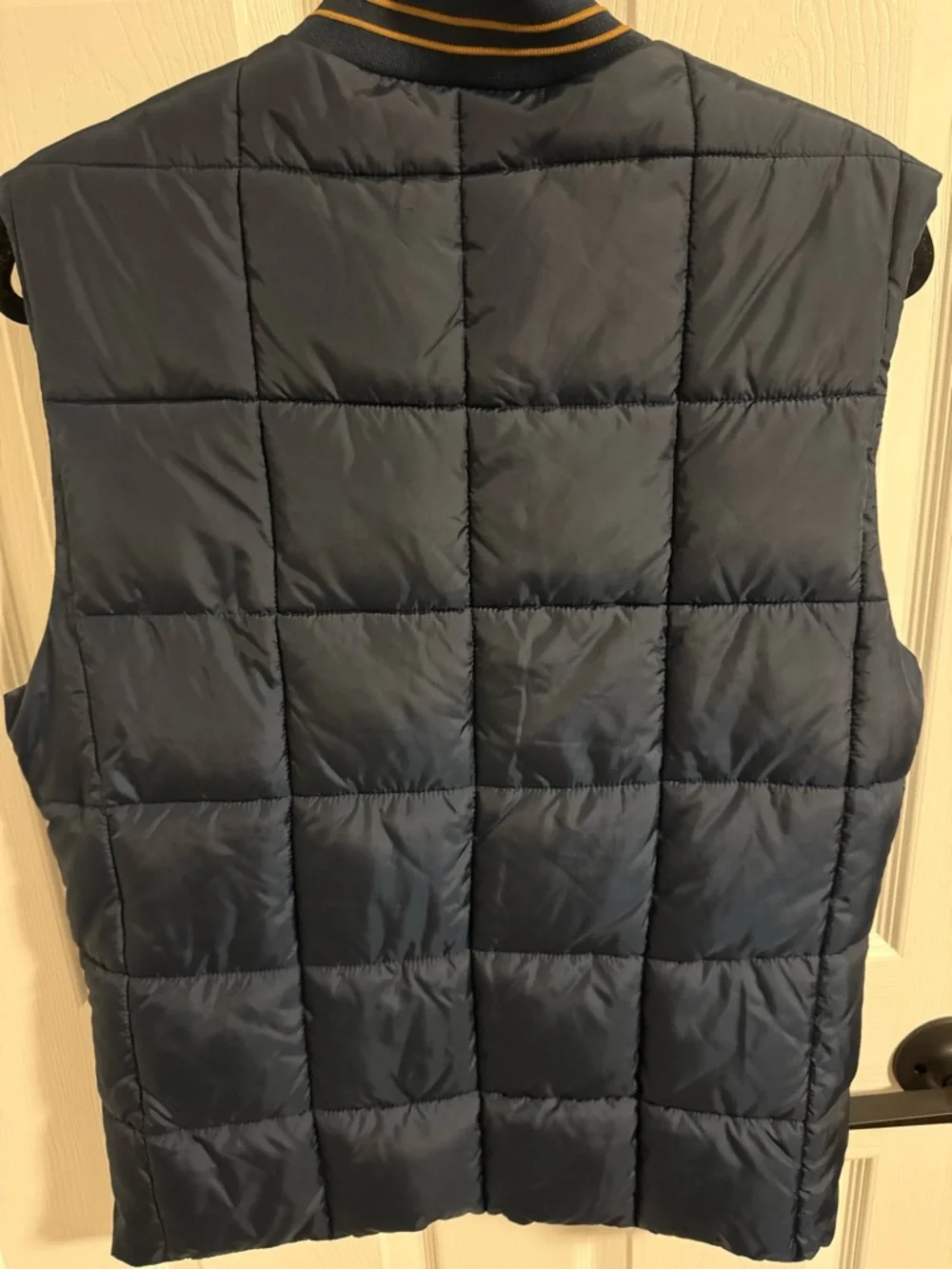 H&M Men's Dark Navy Quilted Puffer Vest with Contrast Collar - Picture 2 of 3